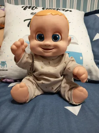 Muñeco interactivo con carrito