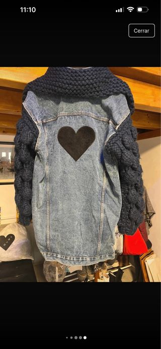 Cazadora vaquera con mangas de punto