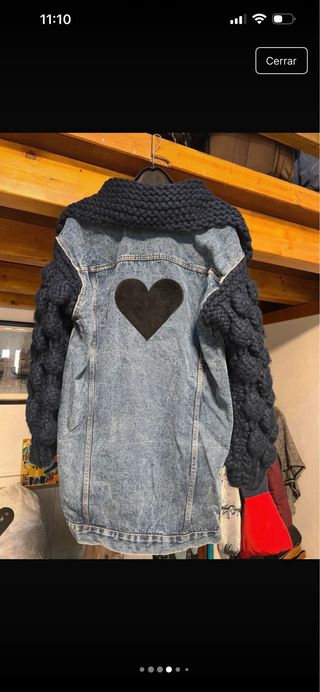 Cazadora vaquera con mangas de punto