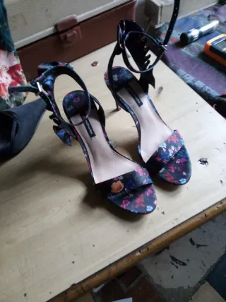 Zapatos de tacón floral talla 38
