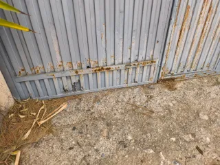 Puerta metálica para garaje