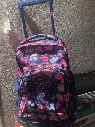 Mochila Totto con ruedas y diseño de corazones