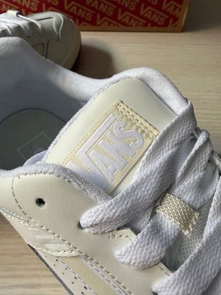 Zapatillas Vans Upland Beige/Blanco