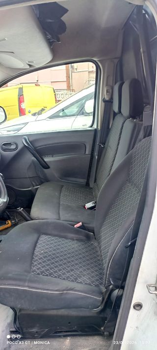 ¡OPORTUNIDAD! Renault Kangoo Compact – 3 PLAZAS –