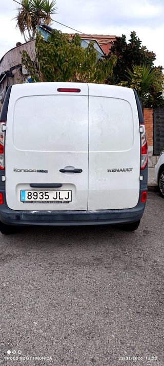 ¡OPORTUNIDAD! Renault Kangoo Compact – 3 PLAZAS –