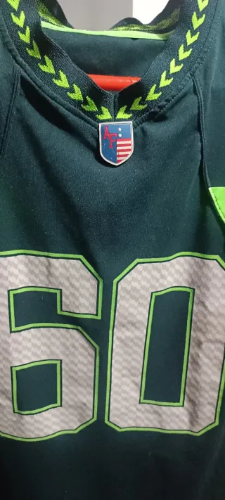 Camiseta deportiva #60 verde y gris