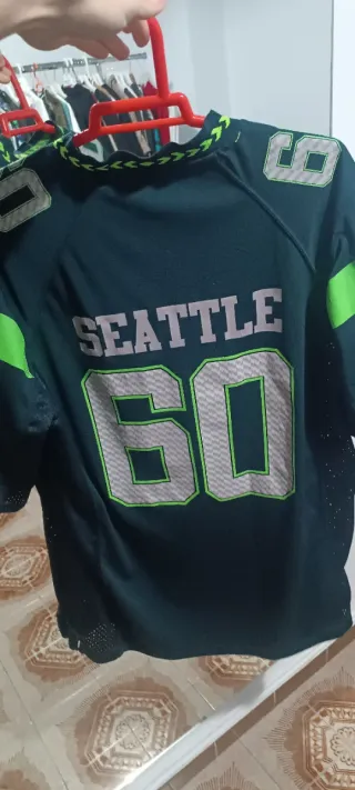 Camiseta deportiva #60 verde y gris