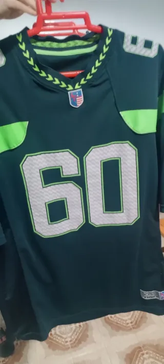 Camiseta deportiva #60 verde y gris