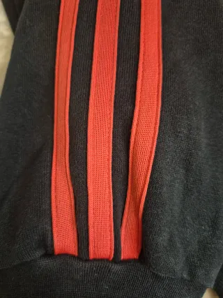 Pantalón deportivo Adidas negro con franjas rojas