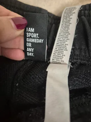 Pantalón deportivo Adidas negro con franjas rojas