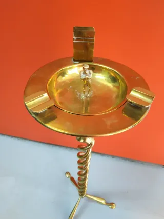 Cenicero o portamonedas de latón