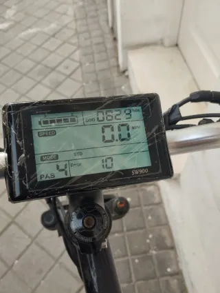 Bicicleta Eléctrica Roja y Negra