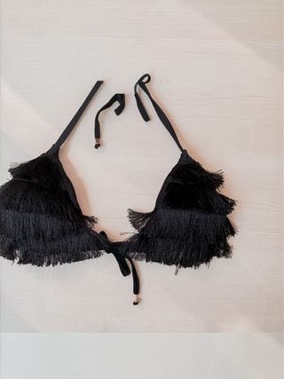 Bikini negro con flecos