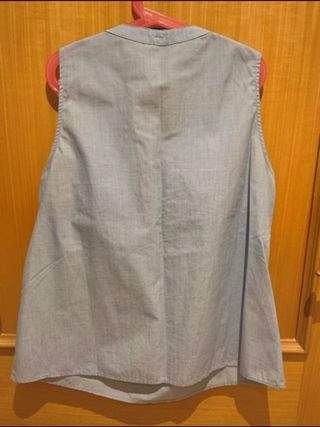 Blusa Stradivarius azul con volantes