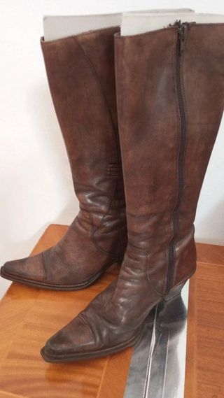 Botas de cuero marrones