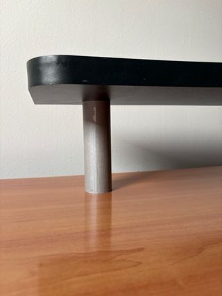 Mesa de escritorio madera y metal.