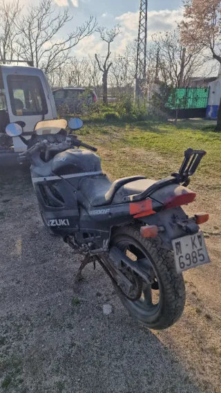 Suzuki GSX 600 F Negra/Gris