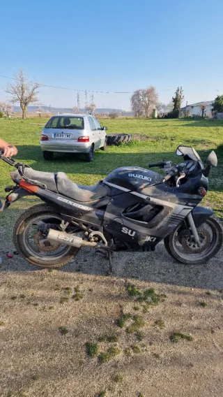 Suzuki GSX 600 F Negra/Gris