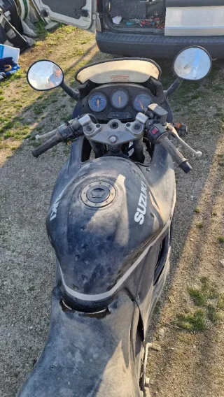 Suzuki GSX 600 F Negra/Gris