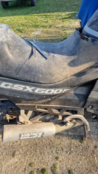 Suzuki GSX 600 F Negra/Gris