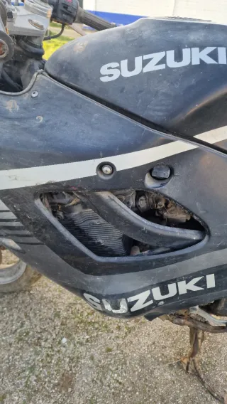 Suzuki GSX 600 F Negra/Gris