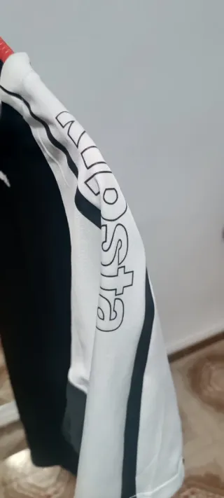 Camiseta Técnica Kipsta Negra y Blanca Talla L