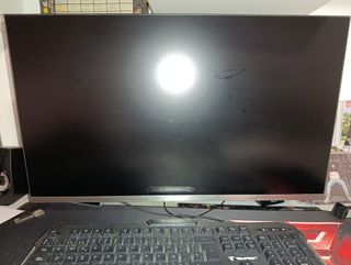 Torre con pantalla en muy buen estado