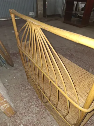 Estantería y espejo de mimbre