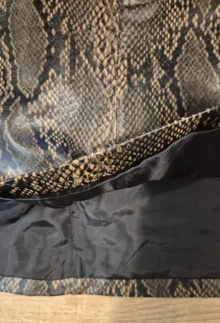 Minifalda efecto piel serpiente