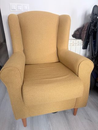 Sillón orejero individual amarillo