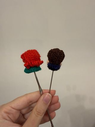 Mini amigurumi Penelope e Colin Bridgerton