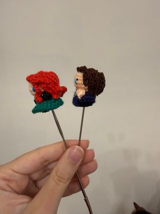 Mini amigurumi Penelope e Colin Bridgerton