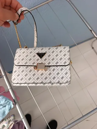 Bolso Guess blanco estampado