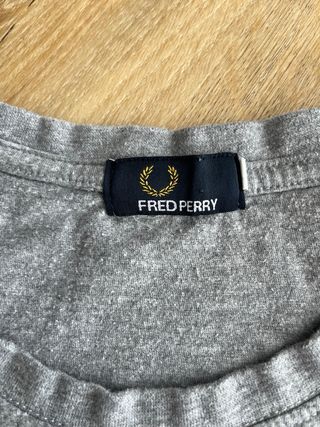 Camiseta Fred Perry Gris