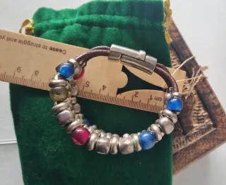 Pulsera plata con cuentas de colores