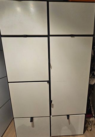 Armario modular blanco y negro