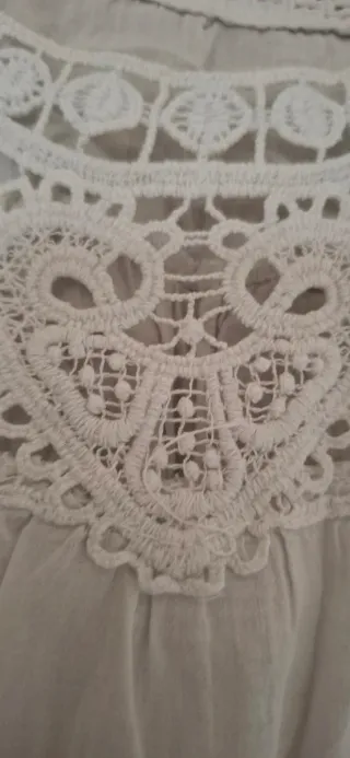 Copricostume bianco con stampa floreale