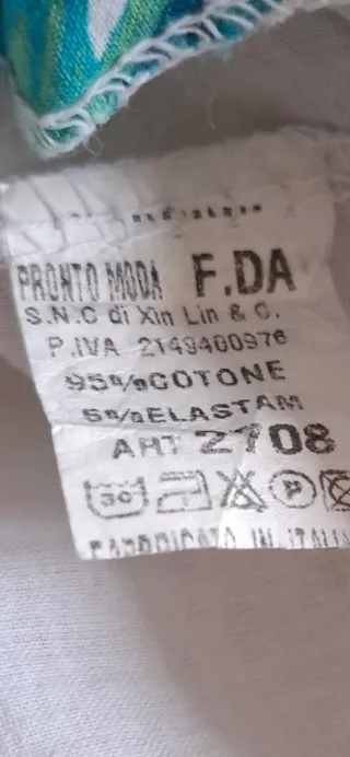 Copricostume bianco con stampa floreale