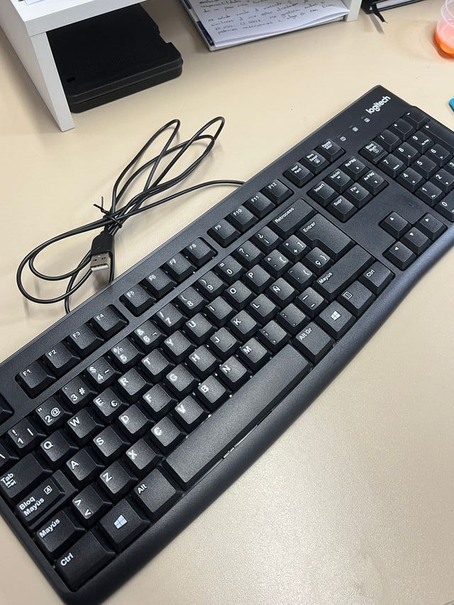 Teclado Logitech negro (nuevo)