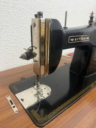 Máquina de coser antigua Wertheim