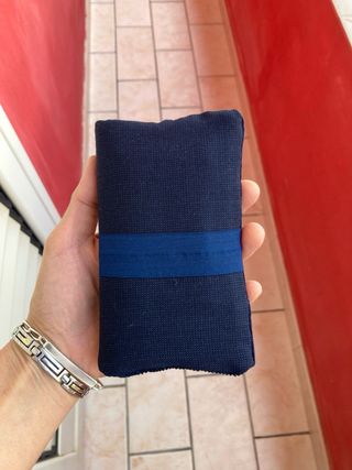 Portatabacco in velluto a coste blu