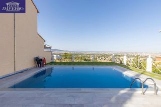 Casa adosada en venta en Bola de Oro - Serrallo en Granada