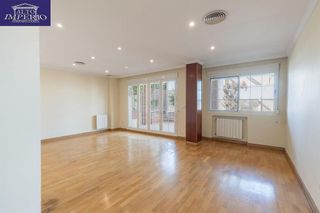 Casa adosada en venta en Bola de Oro - Serrallo en Granada