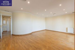 Casa adosada en venta en Bola de Oro - Serrallo en Granada