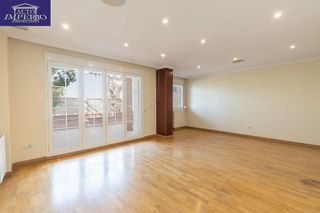 Casa adosada en venta en Bola de Oro - Serrallo en Granada