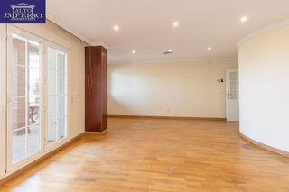 Casa adosada en venta en Bola de Oro - Serrallo en Granada