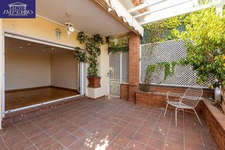 Casa adosada en venta en Bola de Oro - Serrallo en Granada