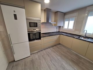 Piso en alquiler en Cruz Roja en Sevilla