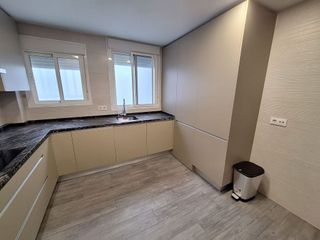 Piso en alquiler en Cruz Roja en Sevilla