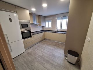 Piso en alquiler en Cruz Roja en Sevilla